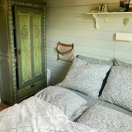 Log Cabin With Sea View At Bro Beach Semesterbostad *